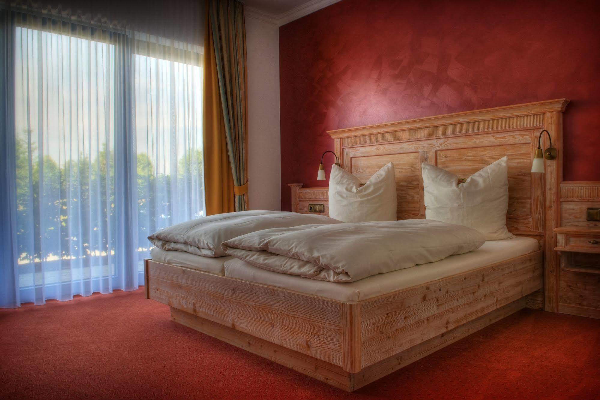 Hotel Till-Moyland Garni ภายนอก รูปภาพ